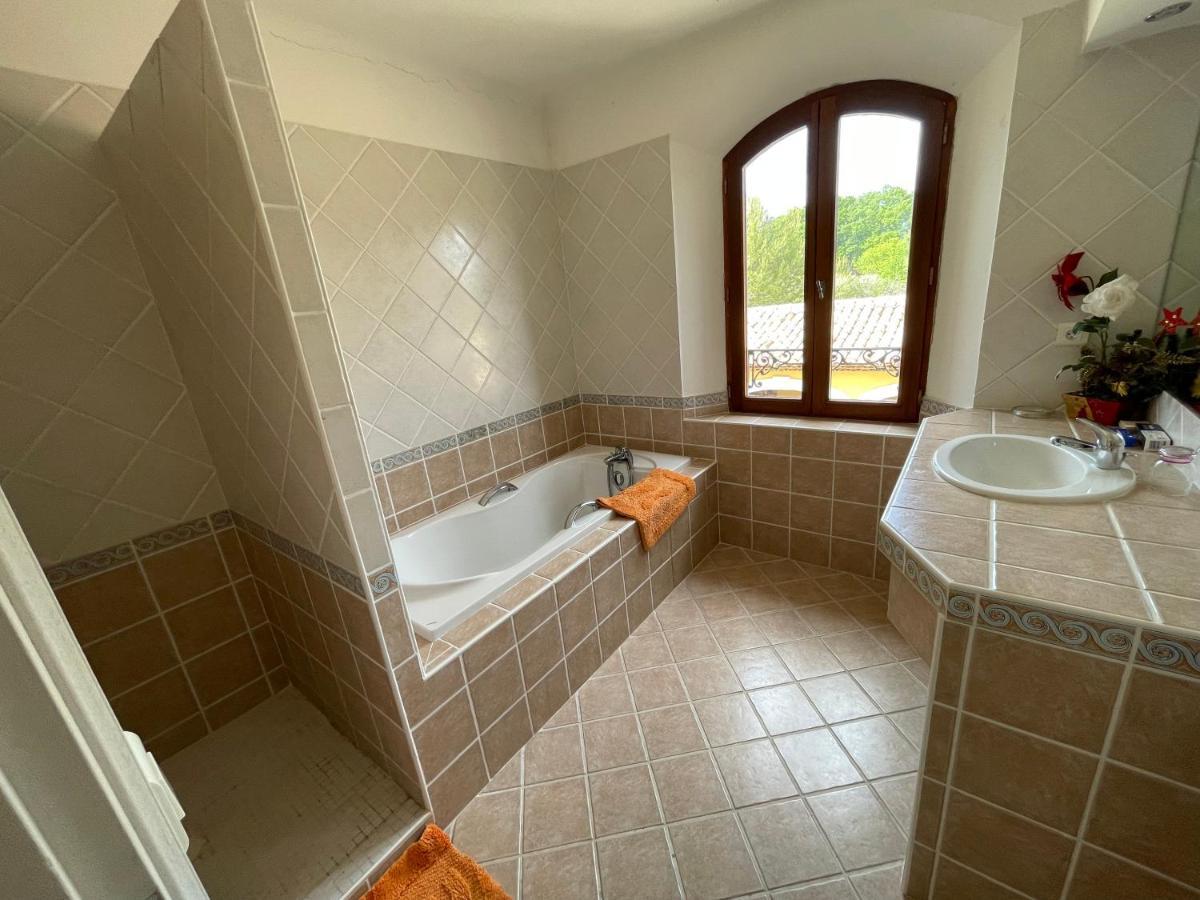 Hotel Bastide Du Defends à Pertuis Extérieur photo