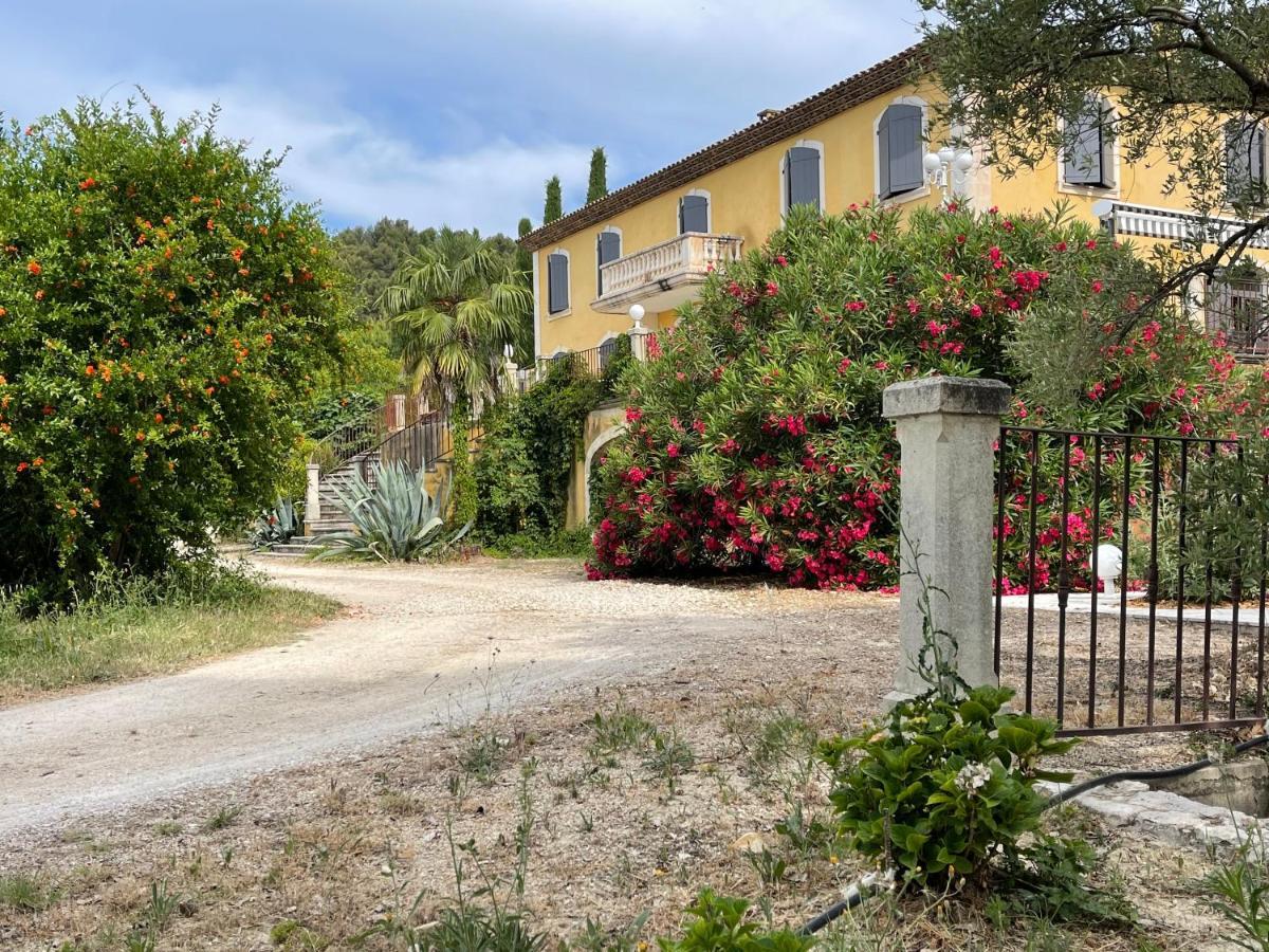 Hotel Bastide Du Defends à Pertuis Extérieur photo