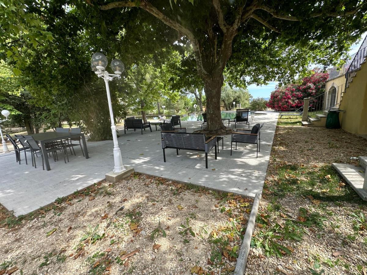 Hotel Bastide Du Defends à Pertuis Extérieur photo